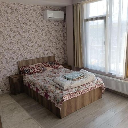 Mary'S Cozy & Lovely Studio On Very Quiet Khosharauli Street Tbilisi Buitenkant foto