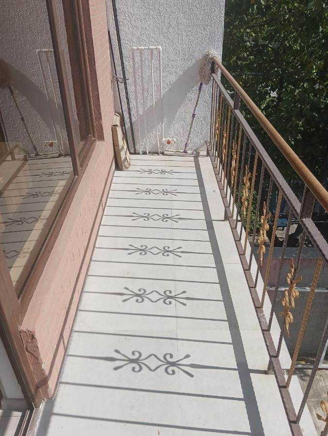 Mary'S Cozy & Lovely Studio On Very Quiet Khosharauli Street Tbilisi Buitenkant foto