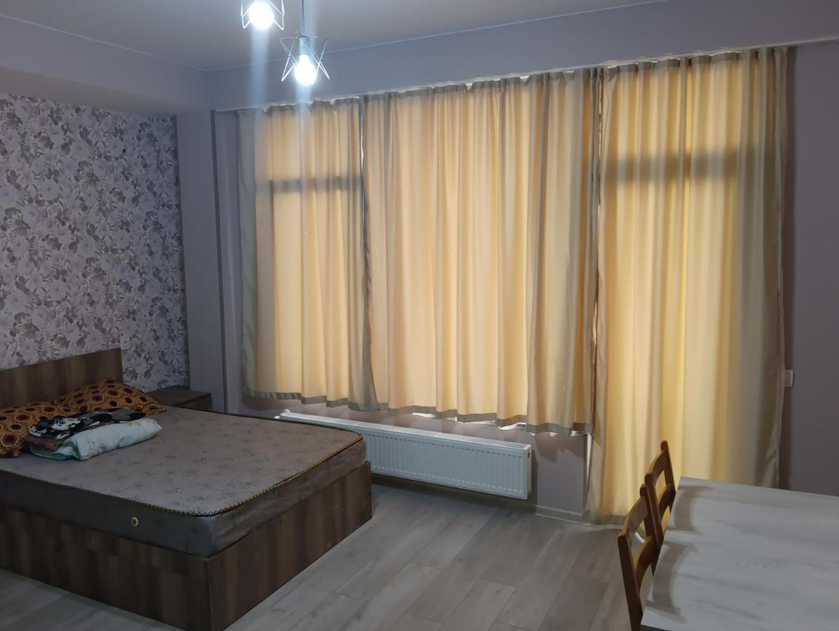 Mary'S Cozy & Lovely Studio On Very Quiet Khosharauli Street Tbilisi Buitenkant foto